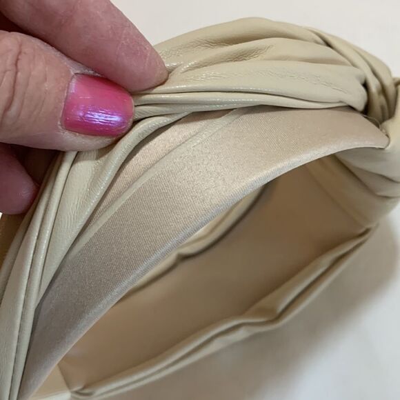 Faux leather knotted design headband. Very soft to touch - Picture 5 of 5